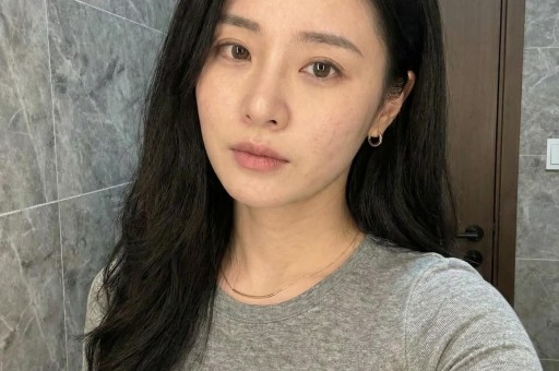 1天曝3大瓜！顶流女星签协议、约会激吻、知三当三各个炸裂